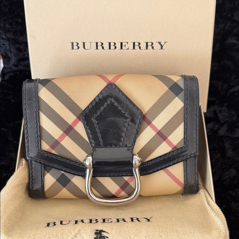 Pre-Owned Burberry Nova Check Wallet - Picture 1 of 11